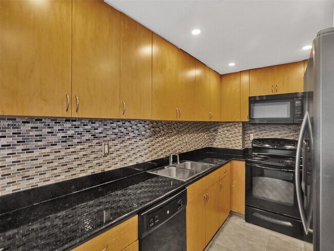 Building Photo - 10350 W Bay Harbor Dr