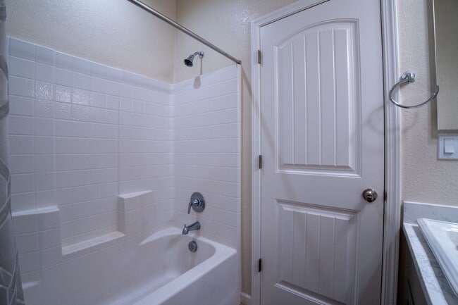 Building Photo - 3625 Blue Bird Dr