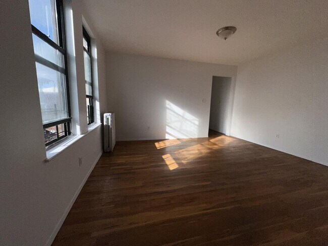 Building Photo - 312 Woodworth Ave
