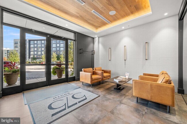 Building Photo - 575 S Goddard Blvd