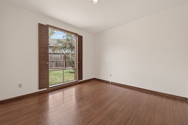 Building Photo - 10614 Fairlane Dr