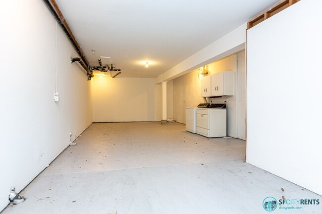 Building Photo - Potrero Hill: Remodeled Top Floor with City Views, Bonus Room & 2 Car Parking