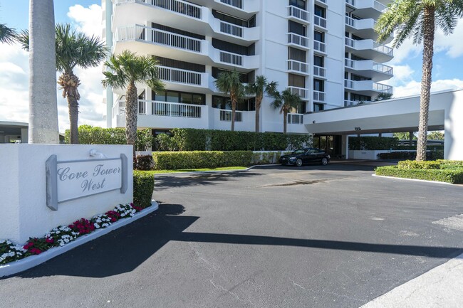 Building Photo - 123 Lakeshore Dr