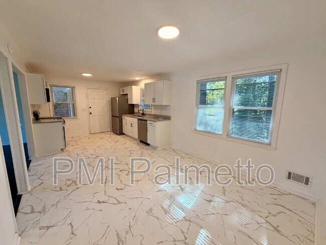 Building Photo - 128 Crestmore Dr
