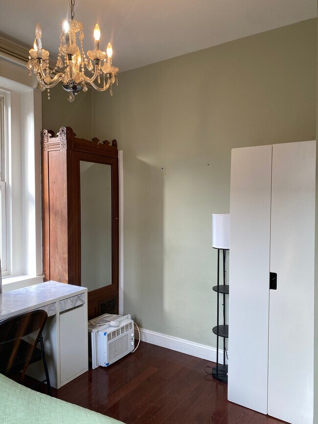 Building Photo - 205 N 36th St