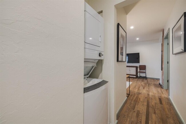 Building Photo - 207 NW 23rd St