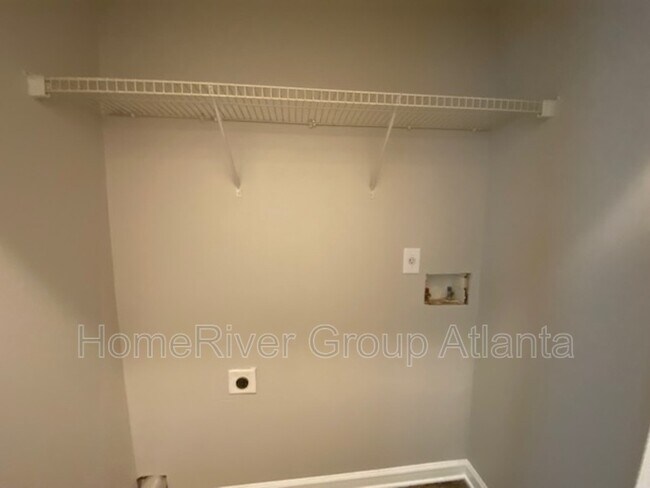 Building Photo - 3855 Shenfield Dr