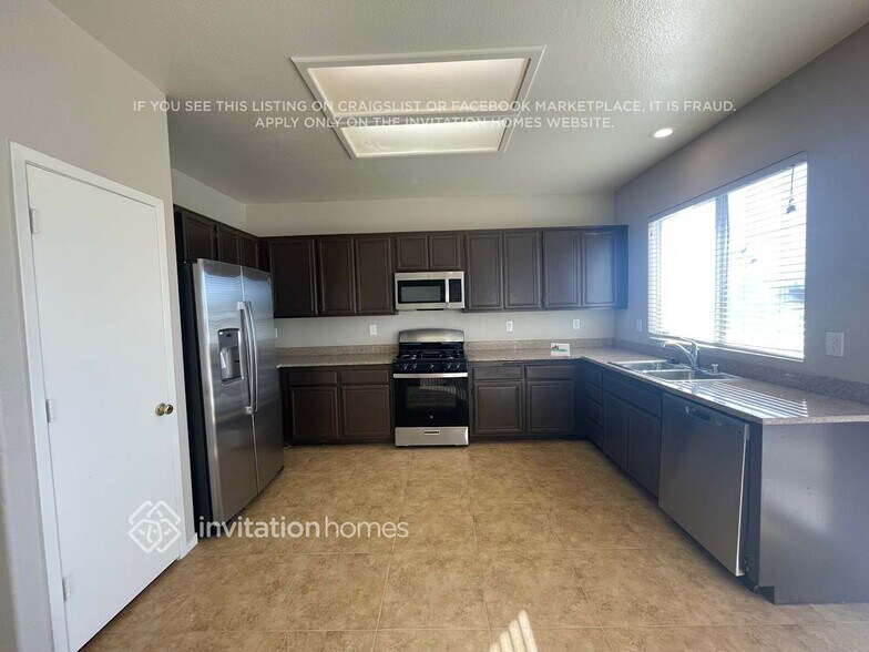 Building Photo - 3608 Russian Olive St