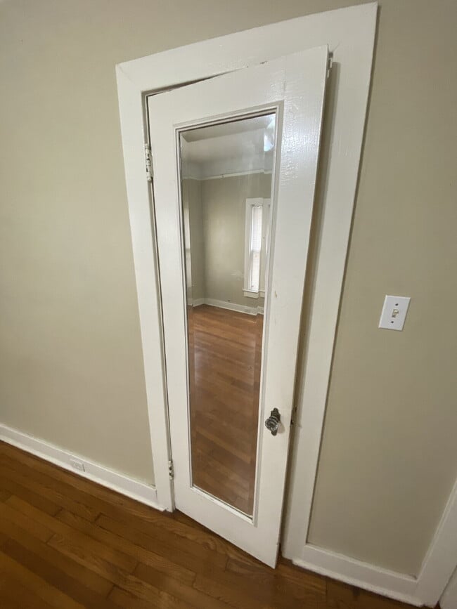 Building Photo - 247 E Lullwood Ave