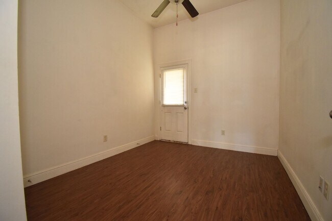 Building Photo - Pine Grove Apartments