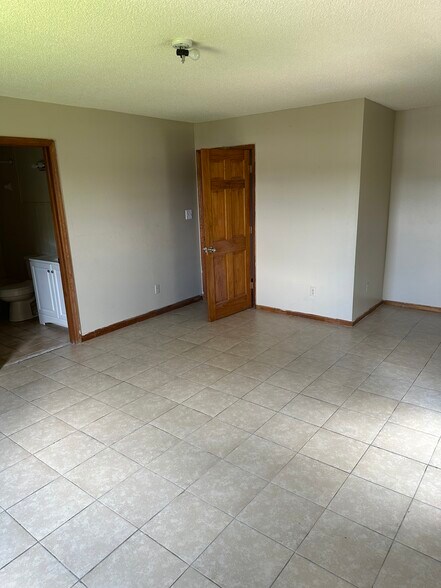 Building Photo - 51 Arkwright Ln