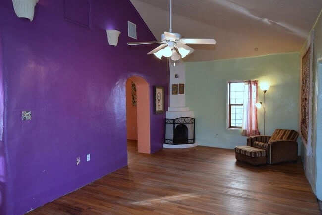 Building Photo - Super cute 1 bedroom Adobe