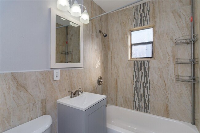 Building Photo - 507 S Lee Ave