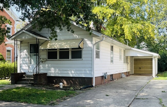 Building Photo - 215 S Kosciusko St