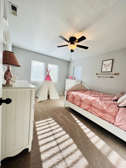 #1 Bedroom - 18121 76th Ave E