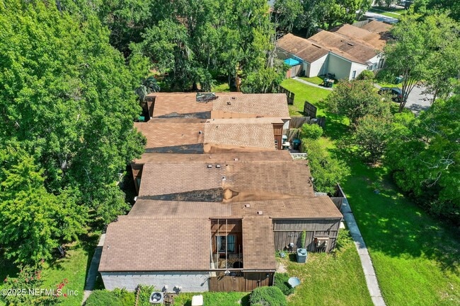 Building Photo - 10711 Whispering Woods Pl