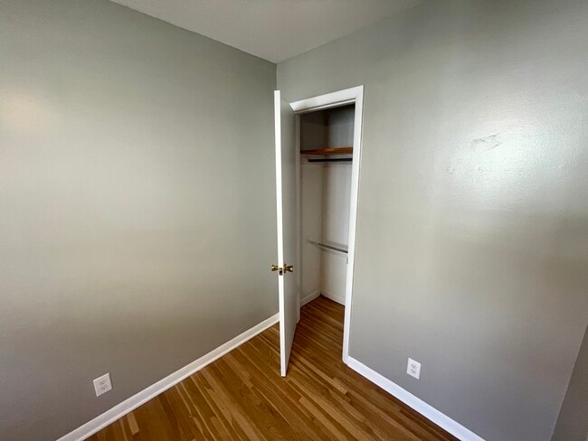 Building Photo - 1913 Boscobel St