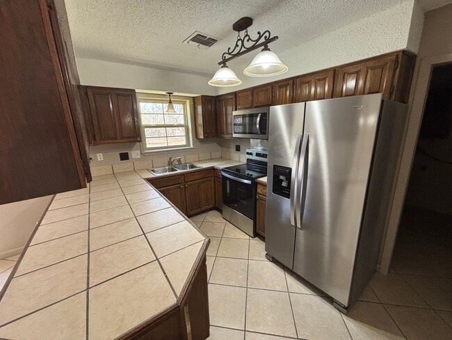 Building Photo - 24 Driftwood Cir