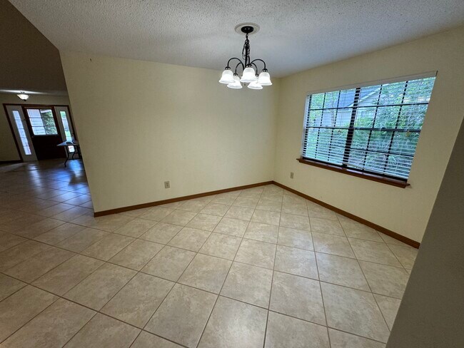 Building Photo - 1003 Chesterfield Cir