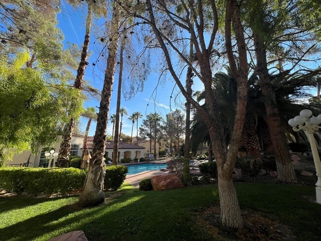 Building Photo - BEAUTIFUL UPGRADED CONDO/MANY AMENITIES - 3 BED, 2 BATH