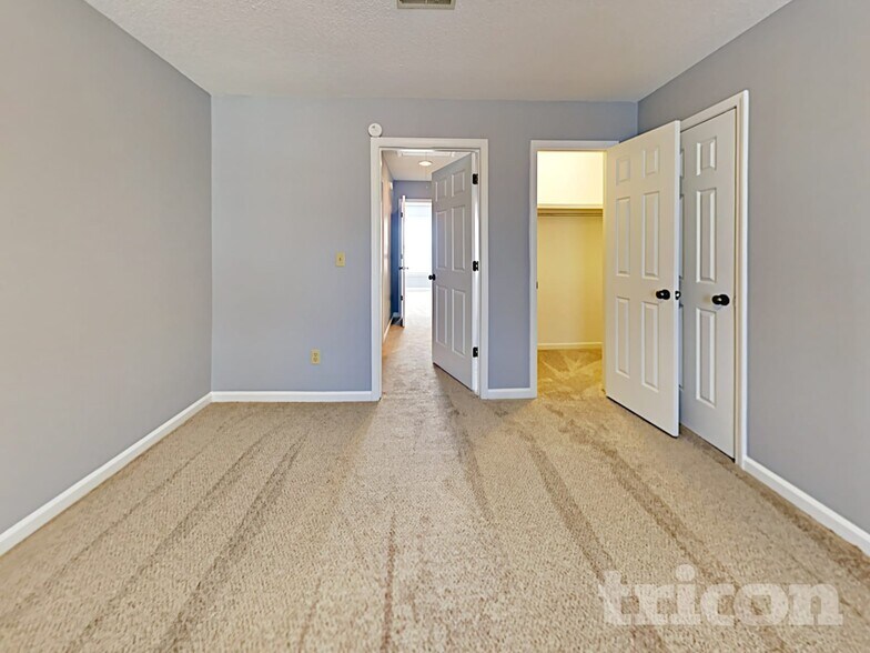 Building Photo - 242 Chisolm Cir