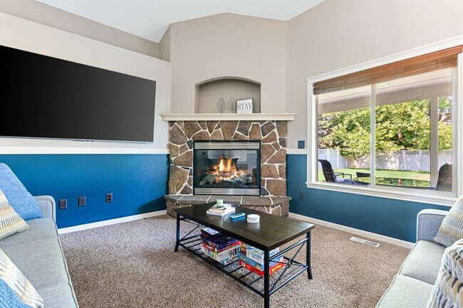Building Photo - 2480 W San Remo Ct