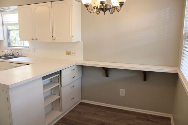 Building Photo - 331-er