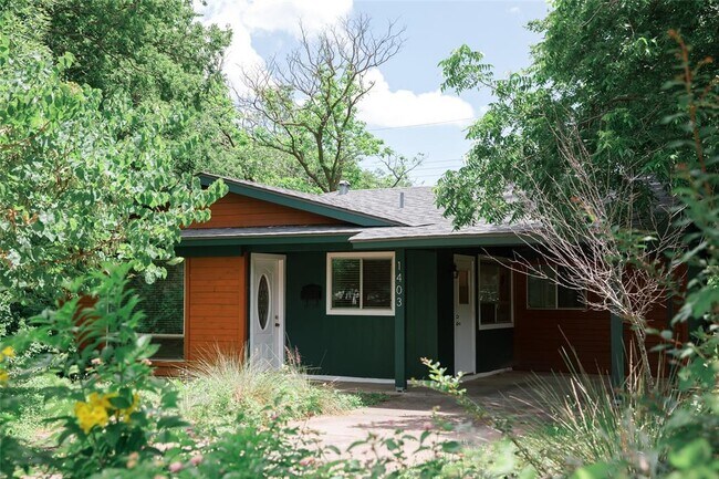 Building Photo - 1403 Randy Cir