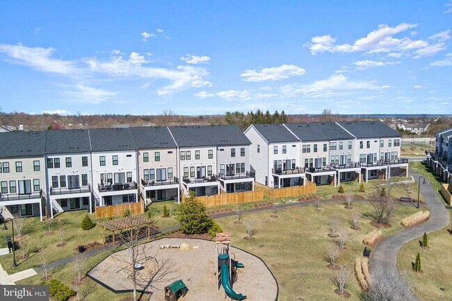 Building Photo - 43421 Farringdon Sq