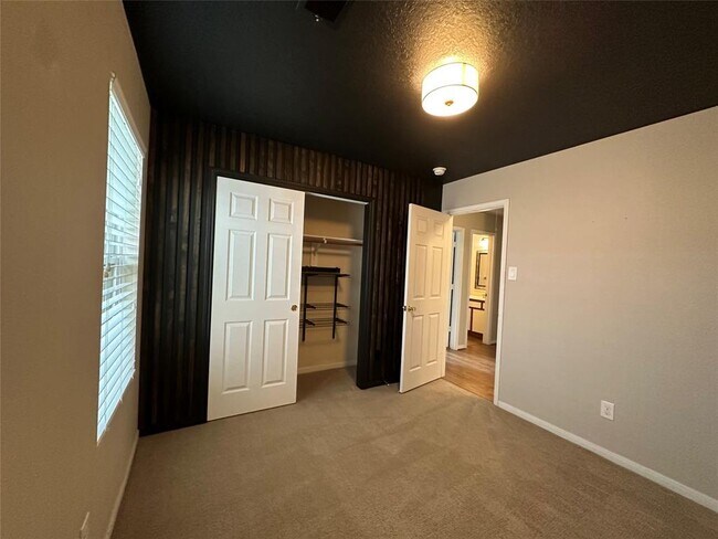 Building Photo - 4918 Fair Oak Dale Ln