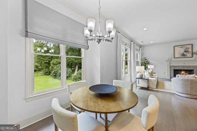 Building Photo - 1742 Helen Dr NE