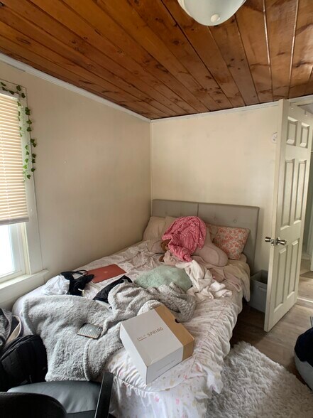 Bedroom 2 - 35 S Chestnut St