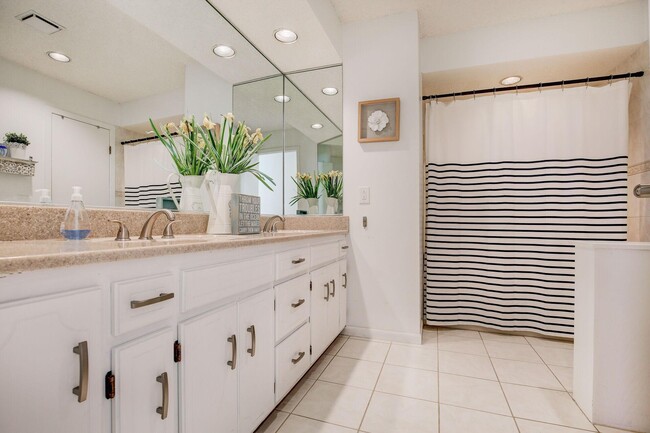 Building Photo - 1153 Fernwood Ct