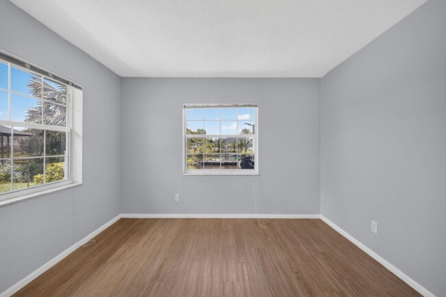Building Photo - 416 SE Naranja Ave