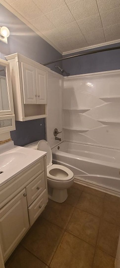 Building Photo - Country Living in Alazan!