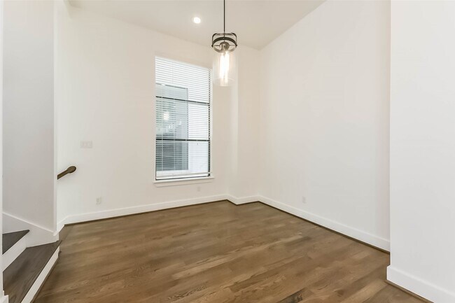 Building Photo - 1810 Thompson St