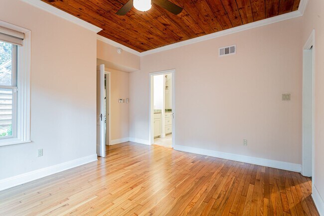 Building Photo - Charming 3 Bed / 2.5 Bath Two-Story Home!