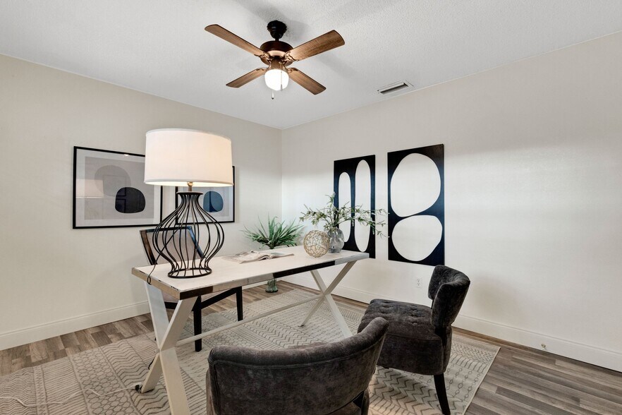 Building Photo - 1100 Pinellas Point Dr S