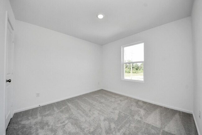 Building Photo - 25524 Roy Rogers Rd
