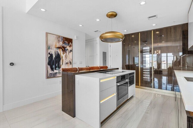 Building Photo - 155 E Boca Raton Rd