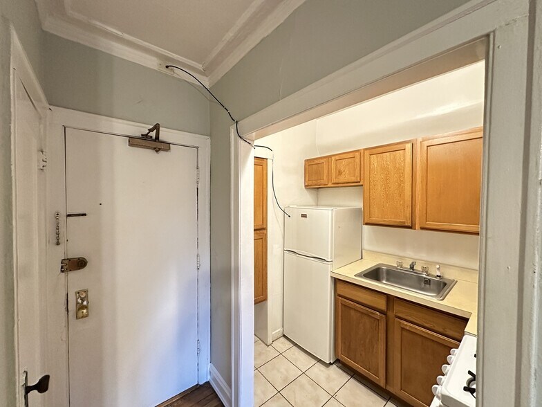 Building Photo - 1169 N Dearborn St