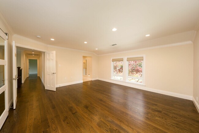 Building Photo - 30 Trophy Ct