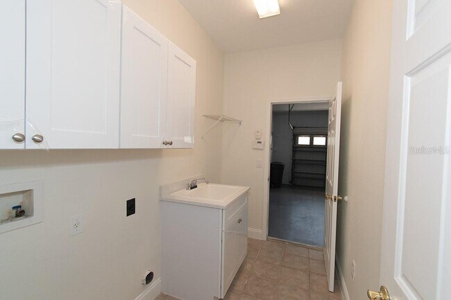 Building Photo - 1707 Golfview Dr