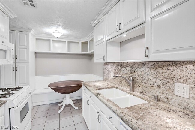 Building Photo - 12900 Lake Ave