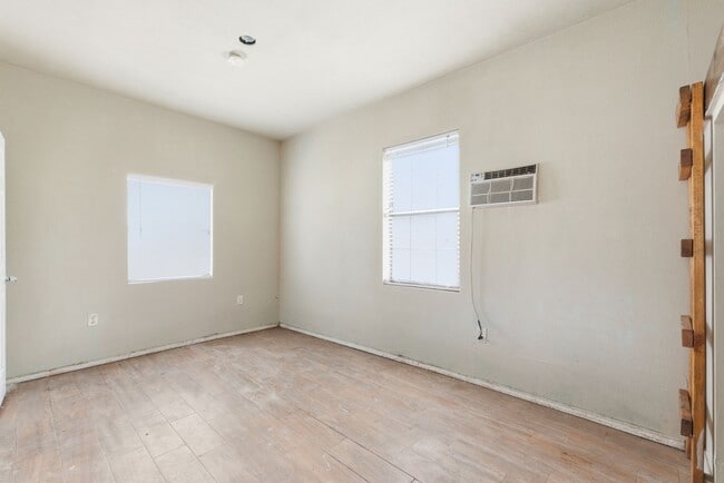 Building Photo - 2411 Leffingwell St
