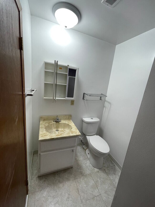 Building Photo - Spacious 3-Bedroom Home on Half-Acre Lot in Top-Rated Pleasant Valley School District!