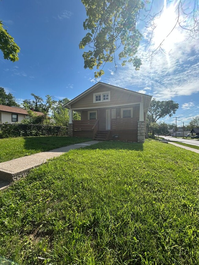 Building Photo - Coming Soon!! 2 Bed 1 Bath House!! $1063.00