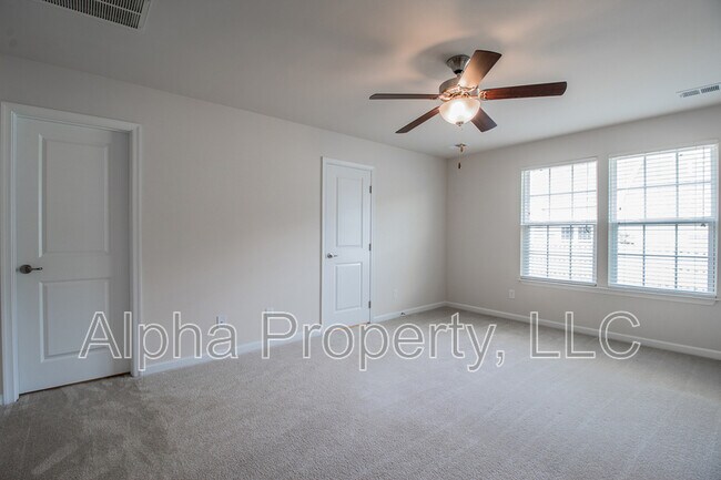 Building Photo - 305 Christiane Way