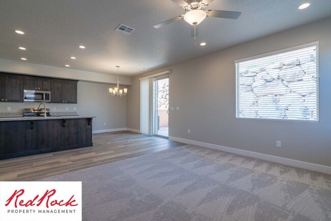 Building Photo - Spacious Townhome in Hurricane Heights