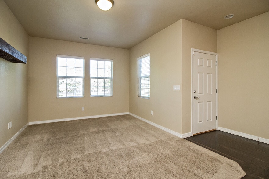 Building Photo - 1728 Portland Gold Dr